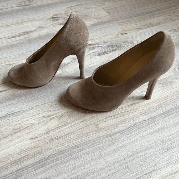 Chloe Suede Pumps - Picture 3 of 6